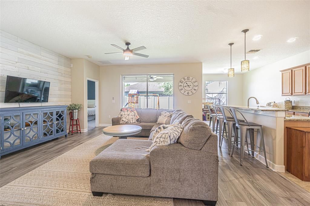 Active With Contract: $445,000 (4 beds, 2 baths, 1948 Square Feet)