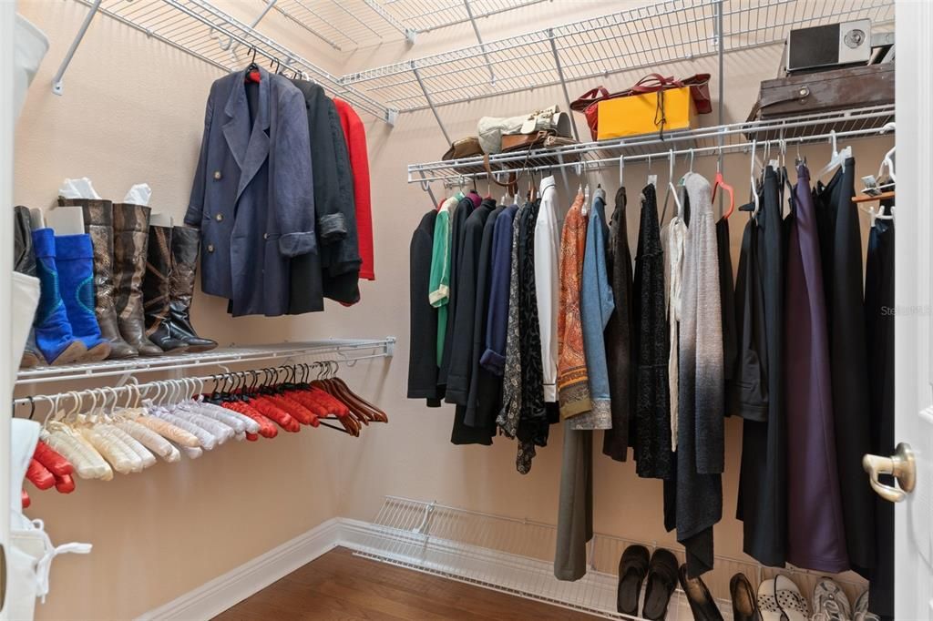 MASTER CLOSET (1)