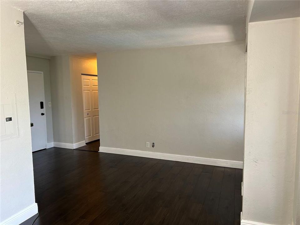 For Sale: $125,000 (1 beds, 1 baths, 646 Square Feet)