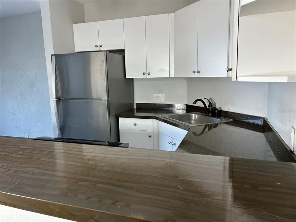 For Sale: $125,000 (1 beds, 1 baths, 646 Square Feet)