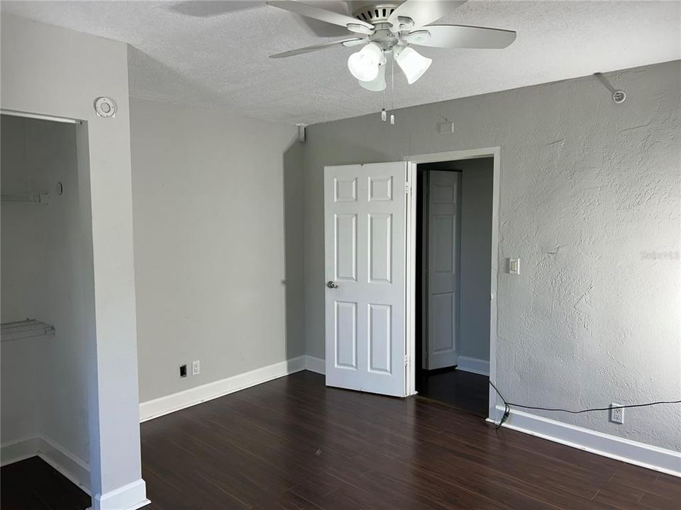 For Sale: $125,000 (1 beds, 1 baths, 646 Square Feet)