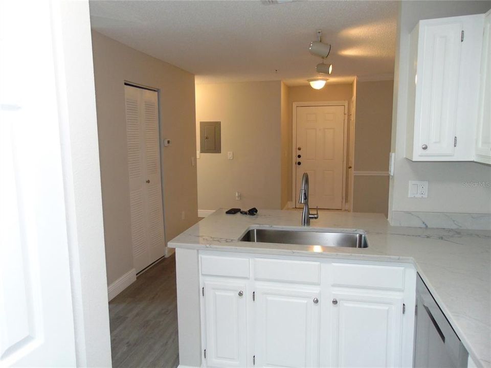 Recently Sold: $210,000 (1 beds, 1 baths, 657 Square Feet)