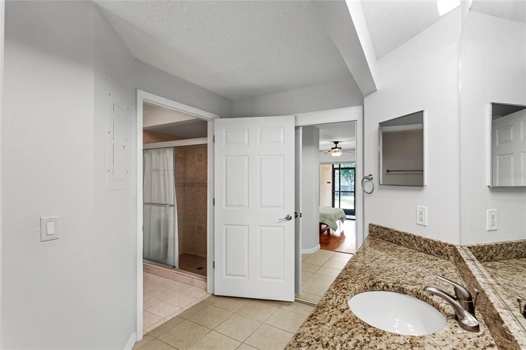 Recently Sold: $315,000 (2 beds, 2 baths, 1075 Square Feet)