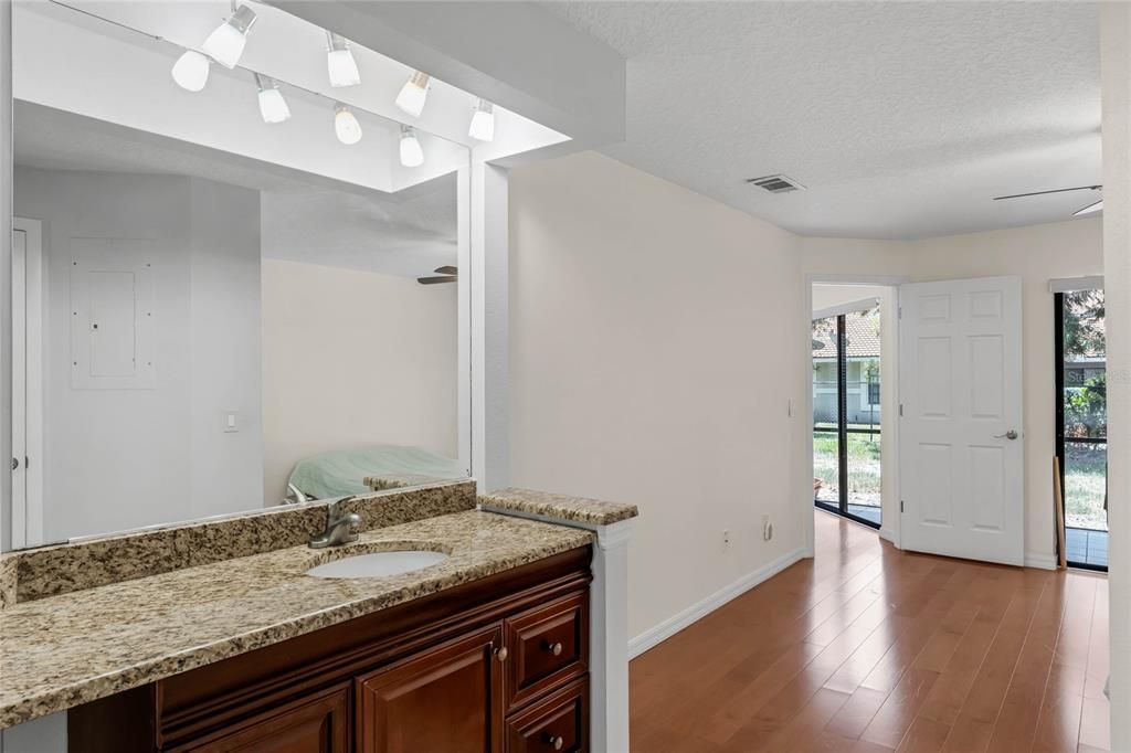 Recently Sold: $315,000 (2 beds, 2 baths, 1075 Square Feet)
