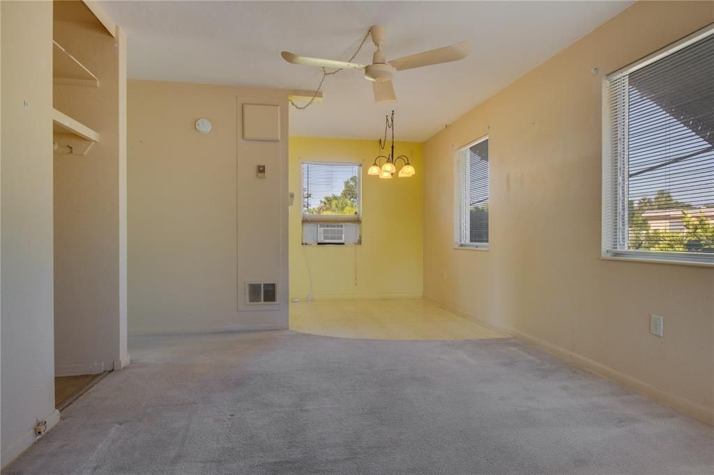 Active With Contract: $148,000 (1 beds, 1 baths, 567 Square Feet)