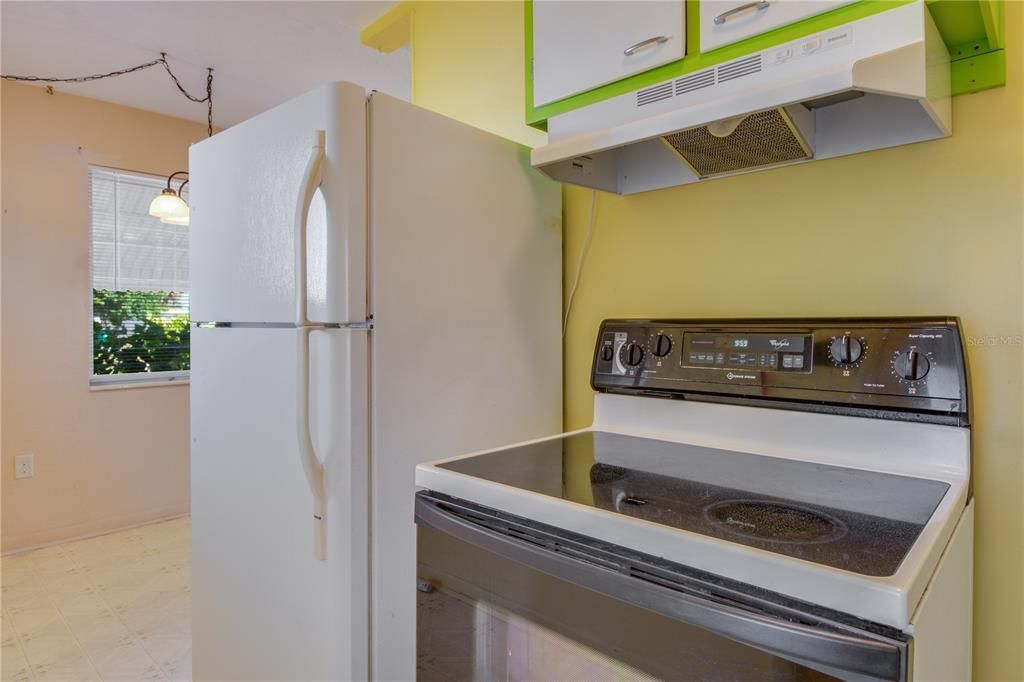Active With Contract: $148,000 (1 beds, 1 baths, 567 Square Feet)