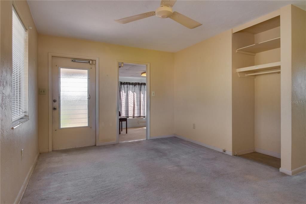 Active With Contract: $148,000 (1 beds, 1 baths, 567 Square Feet)
