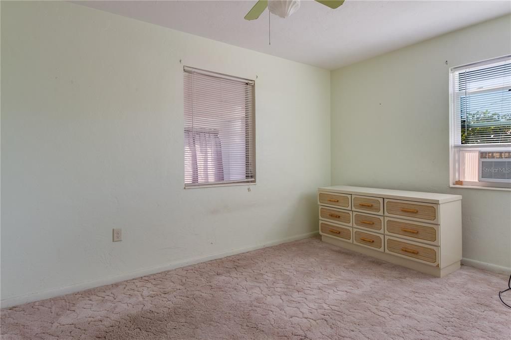 Active With Contract: $148,000 (1 beds, 1 baths, 567 Square Feet)