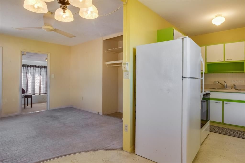 Active With Contract: $148,000 (1 beds, 1 baths, 567 Square Feet)