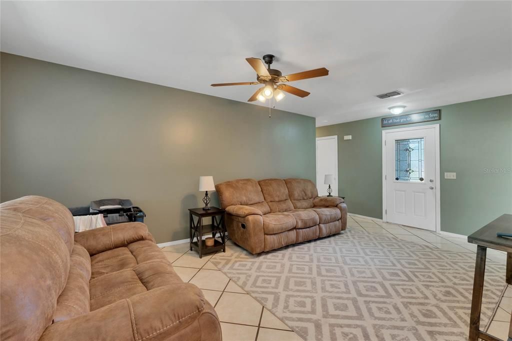 Active With Contract: $289,900 (2 beds, 2 baths, 1061 Square Feet)