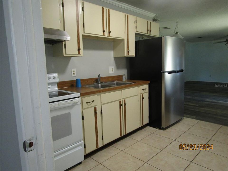 For Rent: $1,800 (3 beds, 1 baths, 1272 Square Feet)