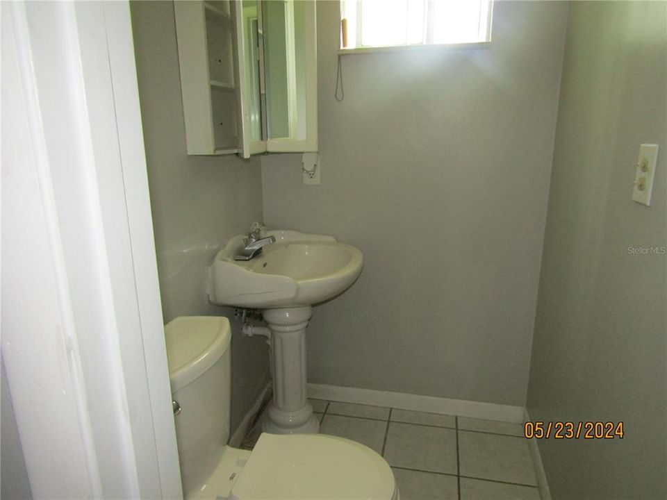 For Rent: $1,800 (3 beds, 1 baths, 1272 Square Feet)