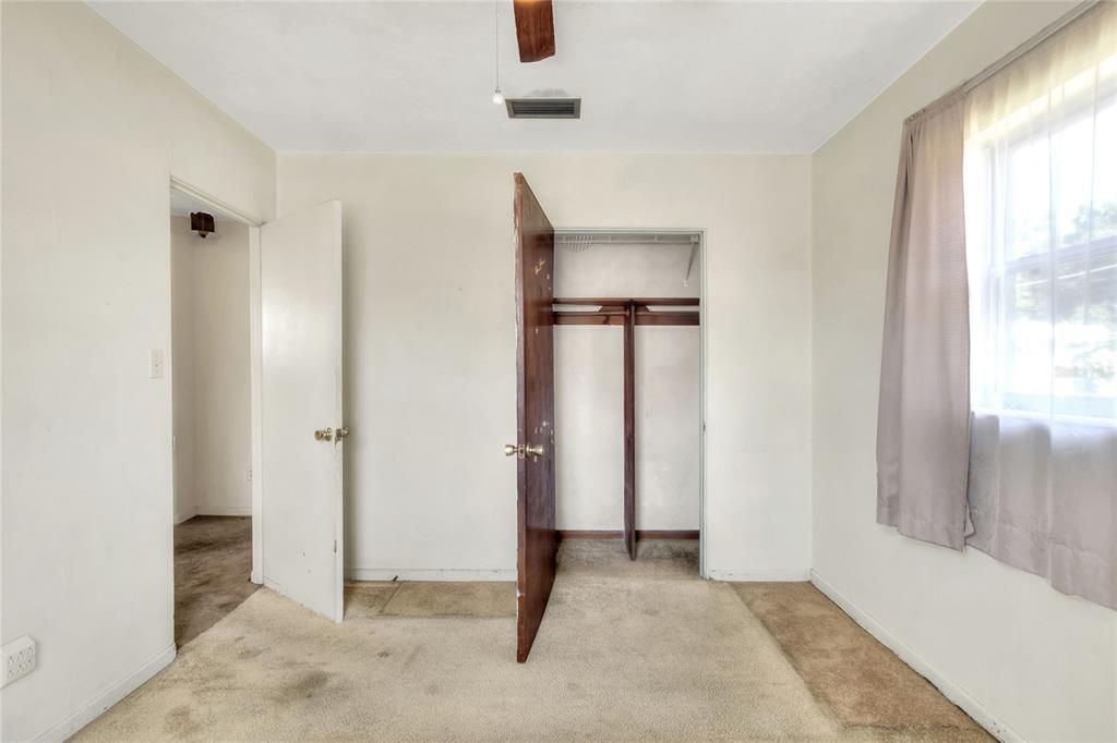 Active With Contract: $219,000 (2 beds, 1 baths, 964 Square Feet)