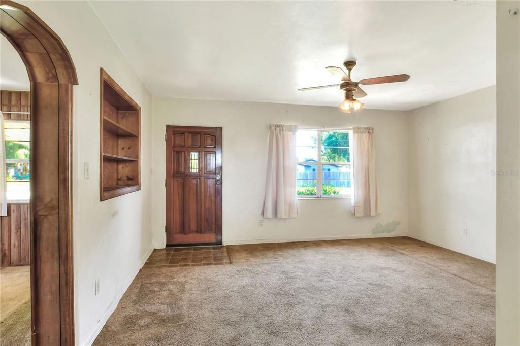 Active With Contract: $219,000 (2 beds, 1 baths, 964 Square Feet)