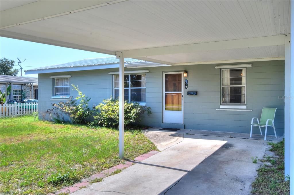 Active With Contract: $219,000 (2 beds, 1 baths, 964 Square Feet)