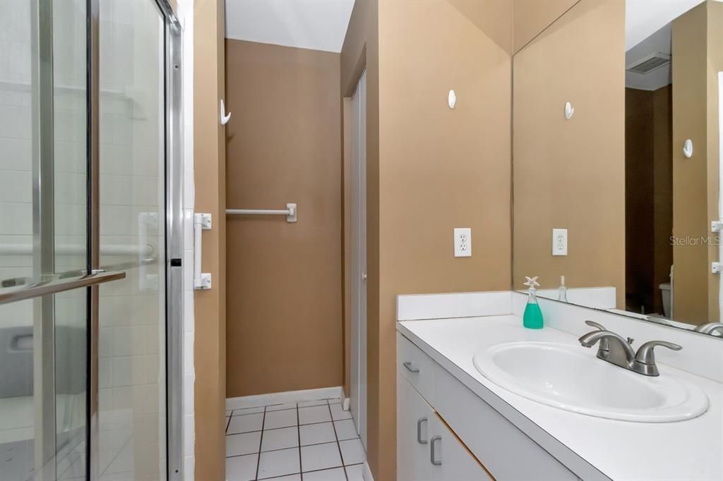 For Sale: $185,000 (2 beds, 2 baths, 1001 Square Feet)