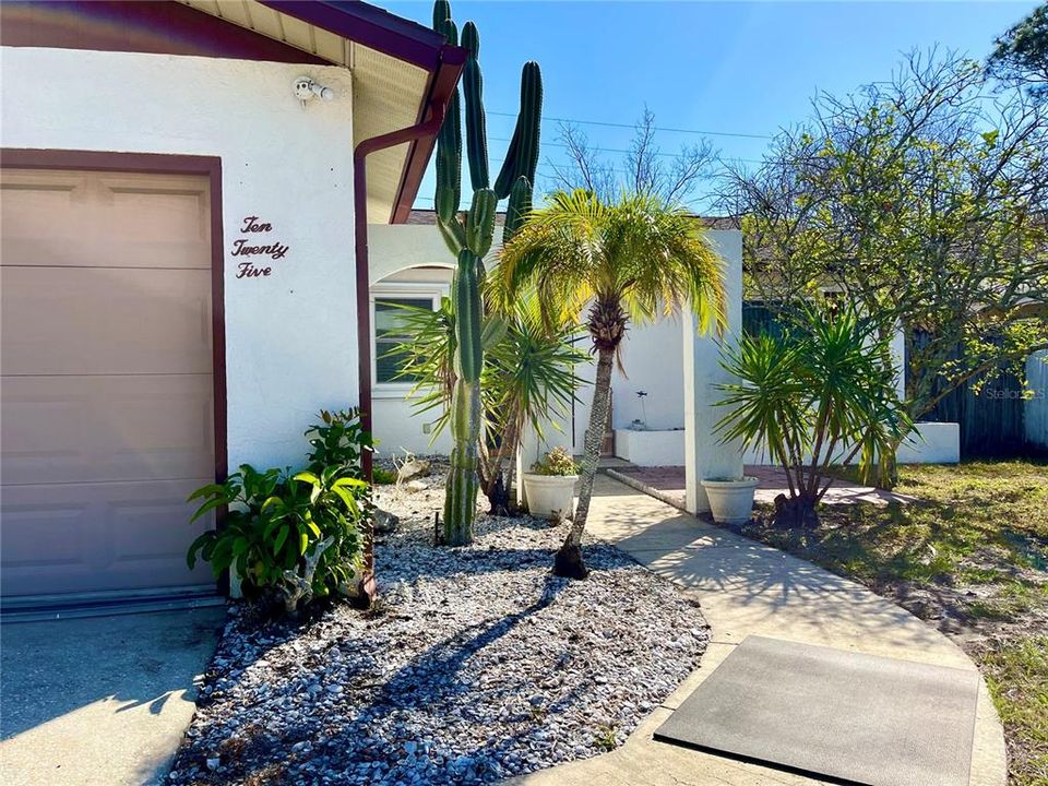 Recently Sold: $410,000 (2 beds, 2 baths, 1167 Square Feet)