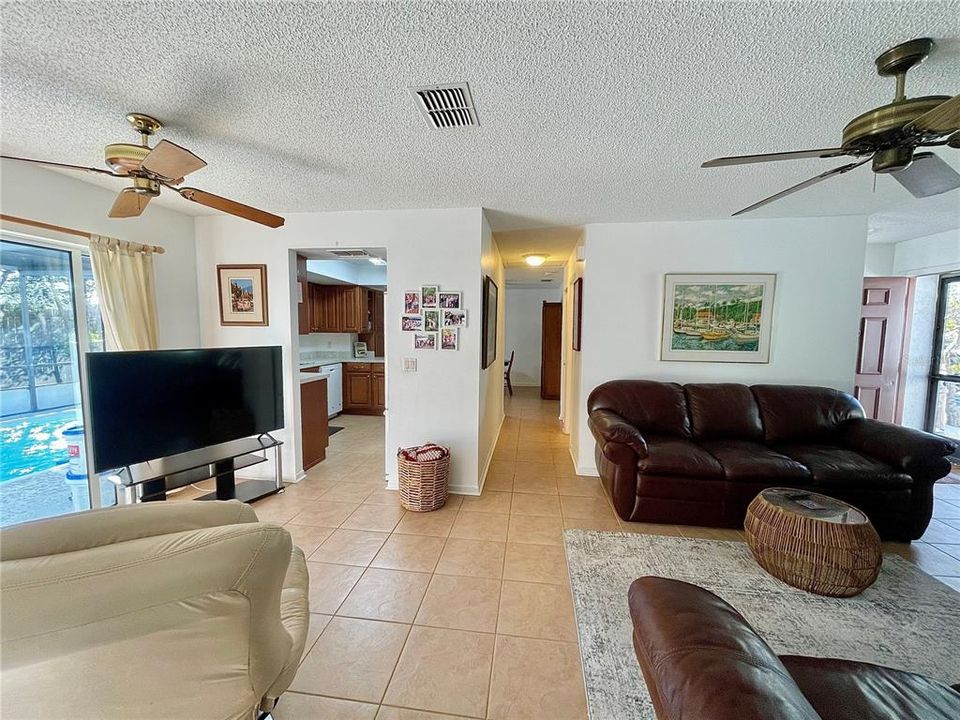 Recently Sold: $410,000 (2 beds, 2 baths, 1167 Square Feet)