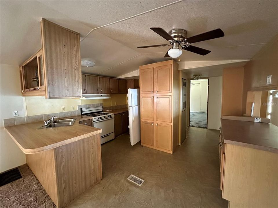 For Sale: $110,000 (2 beds, 2 baths, 1529 Square Feet)