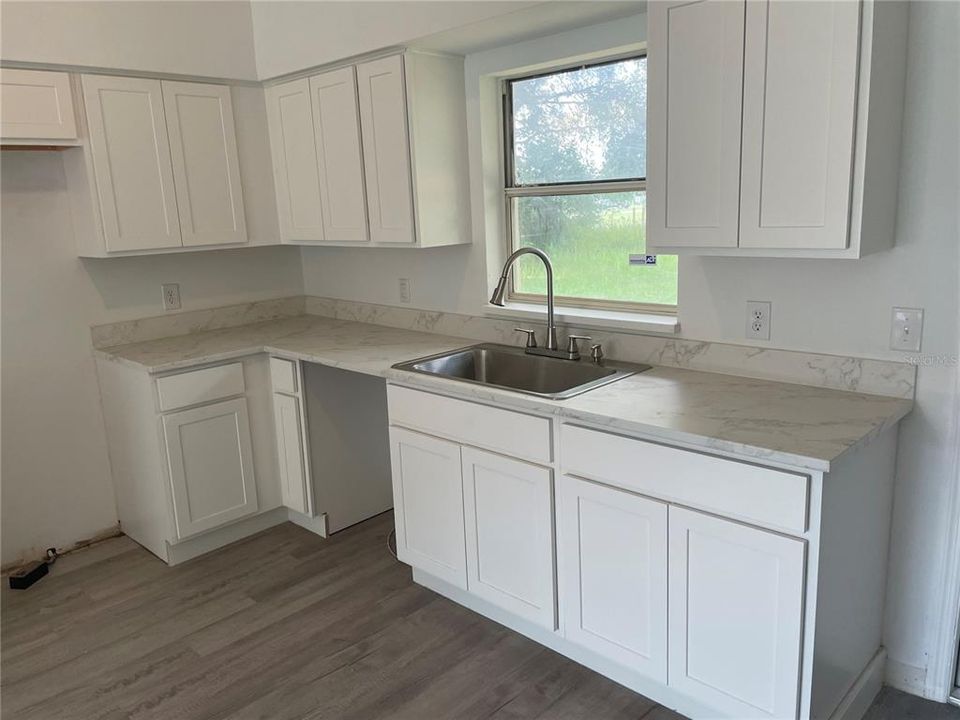 Active With Contract: $189,000 (2 beds, 1 baths, 868 Square Feet)