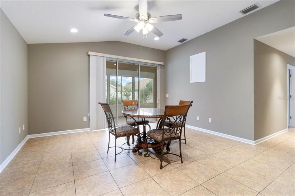 Active With Contract: $370,000 (4 beds, 2 baths, 1944 Square Feet)