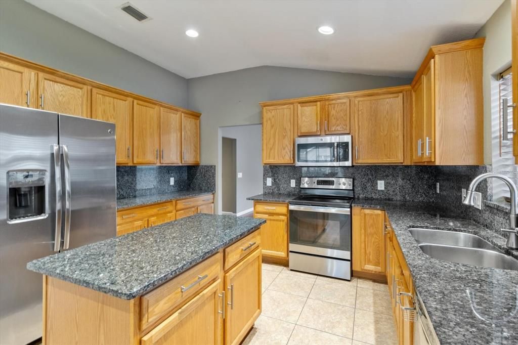 Active With Contract: $370,000 (4 beds, 2 baths, 1944 Square Feet)