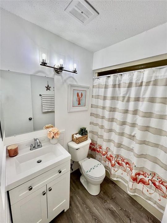 Recently Sold: $235,000 (2 beds, 2 baths, 977 Square Feet)