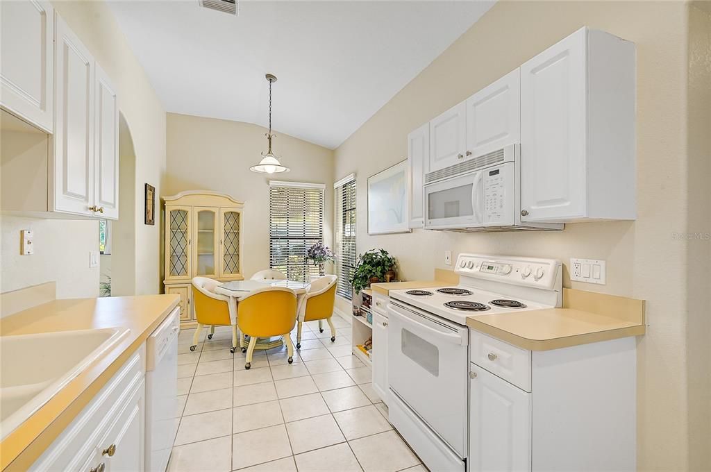 Active With Contract: $315,000 (2 beds, 2 baths, 1457 Square Feet)