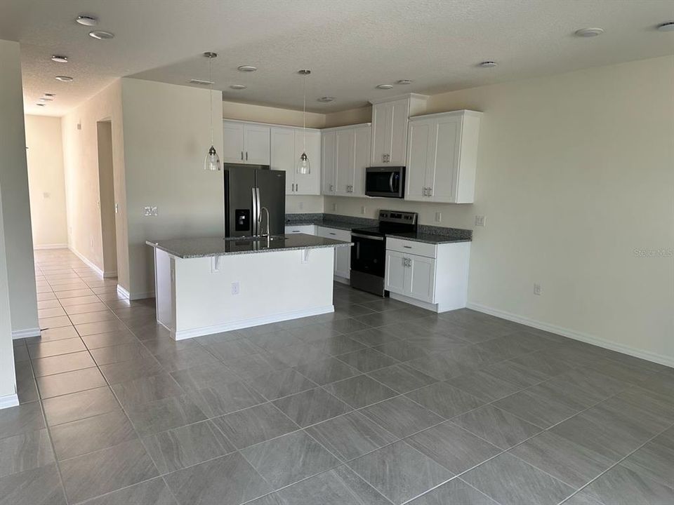 Active With Contract: $2,400 (3 beds, 2 baths, 1535 Square Feet)