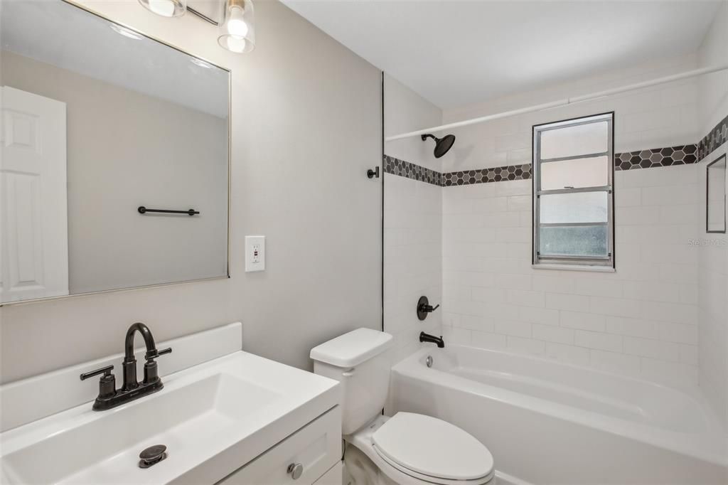 Active With Contract: $1,650 (2 beds, 1 baths, 650 Square Feet)