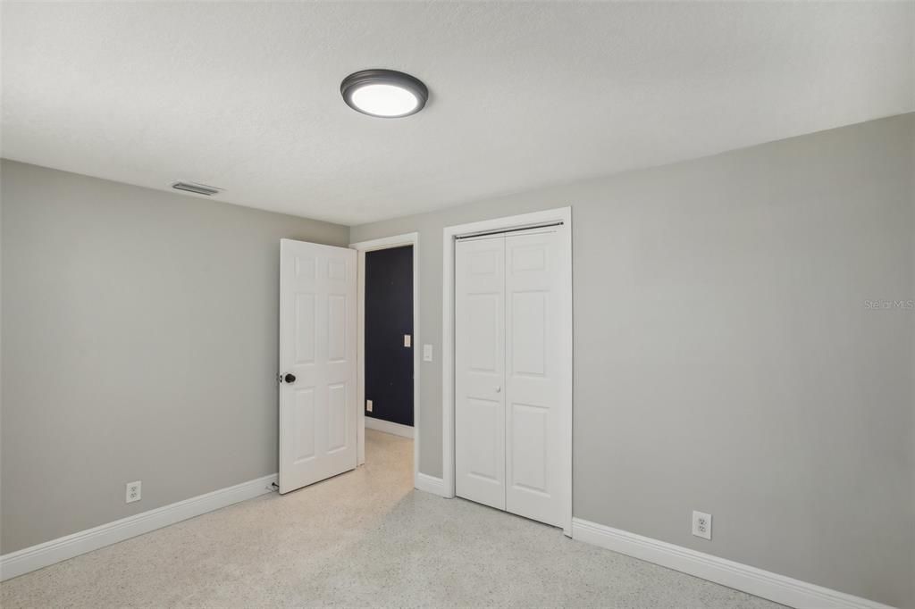 Active With Contract: $1,650 (2 beds, 1 baths, 650 Square Feet)