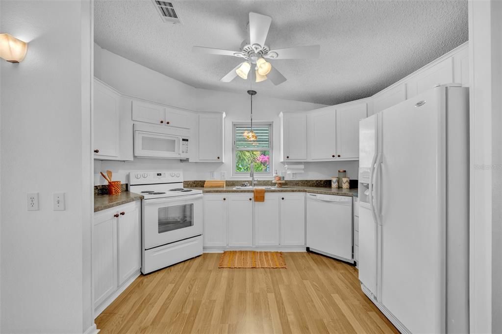 For Sale: $187,500 (2 beds, 2 baths, 1243 Square Feet)