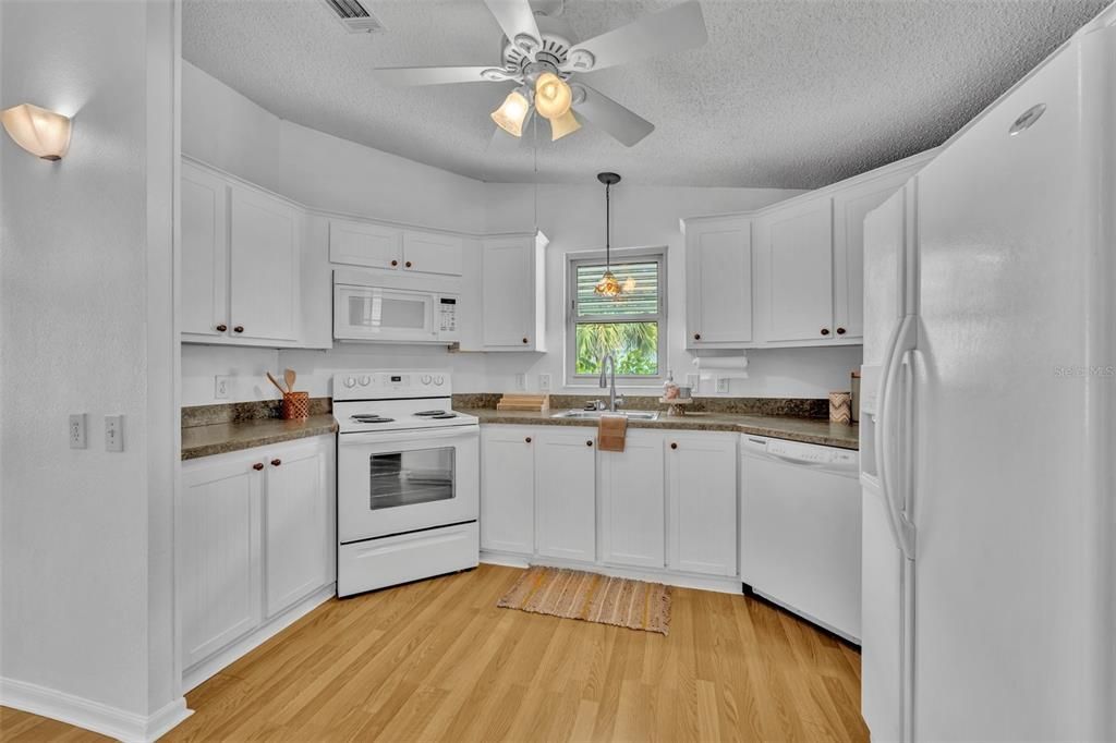 For Sale: $187,500 (2 beds, 2 baths, 1243 Square Feet)