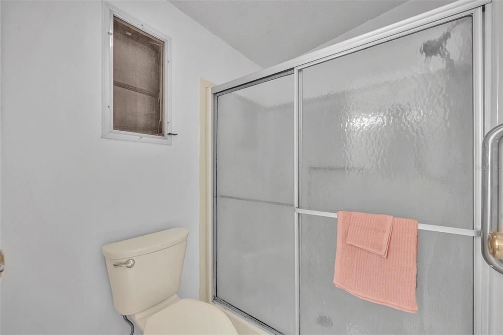 For Sale: $187,500 (2 beds, 2 baths, 1243 Square Feet)