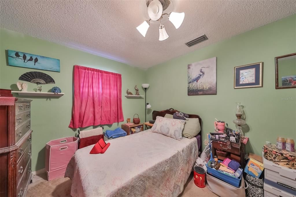 合同活跃: $735,000 (4 贝兹, 2 浴室, 1777 平方英尺)