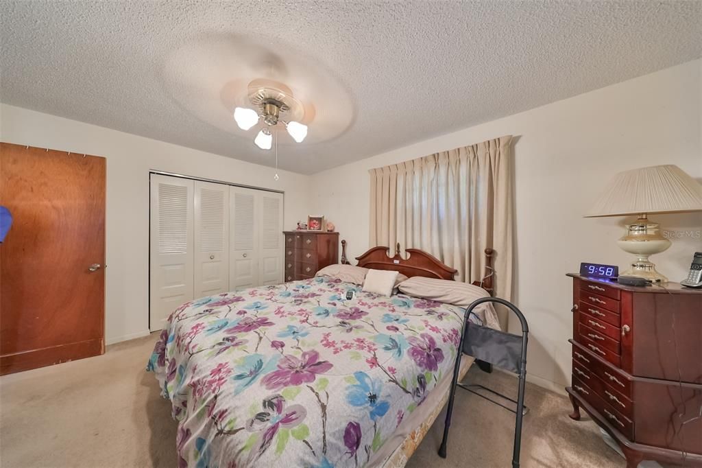 合同活跃: $735,000 (4 贝兹, 2 浴室, 1777 平方英尺)