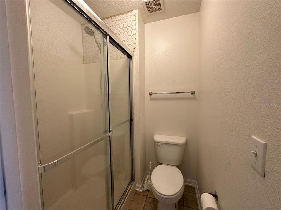 For Rent: $2,400 (4 beds, 2 baths, 2818 Square Feet)