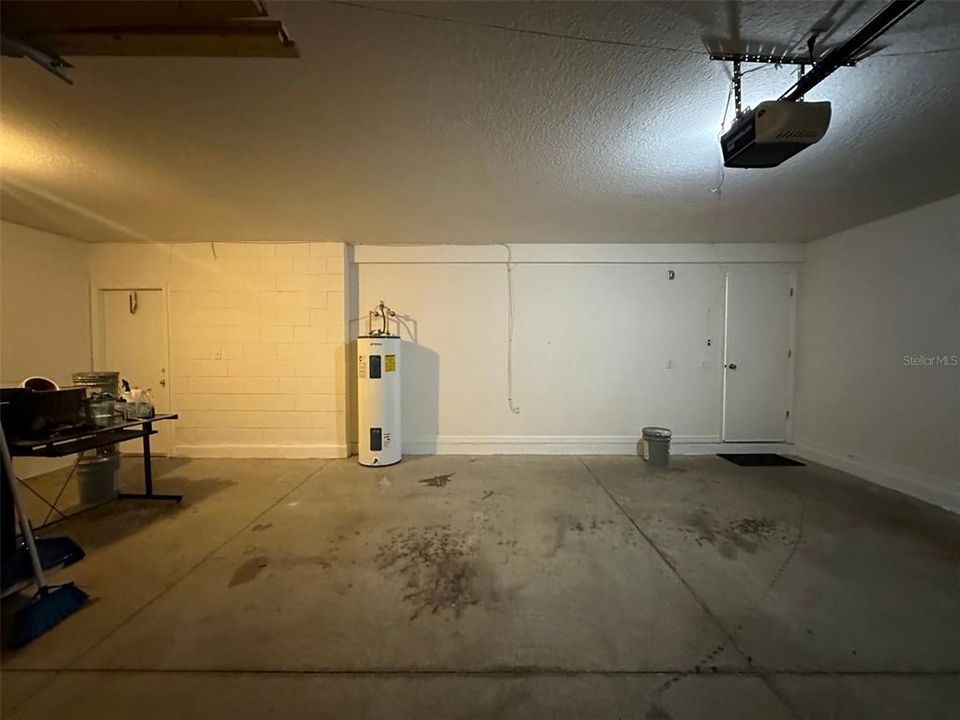 For Rent: $2,400 (4 beds, 2 baths, 2818 Square Feet)