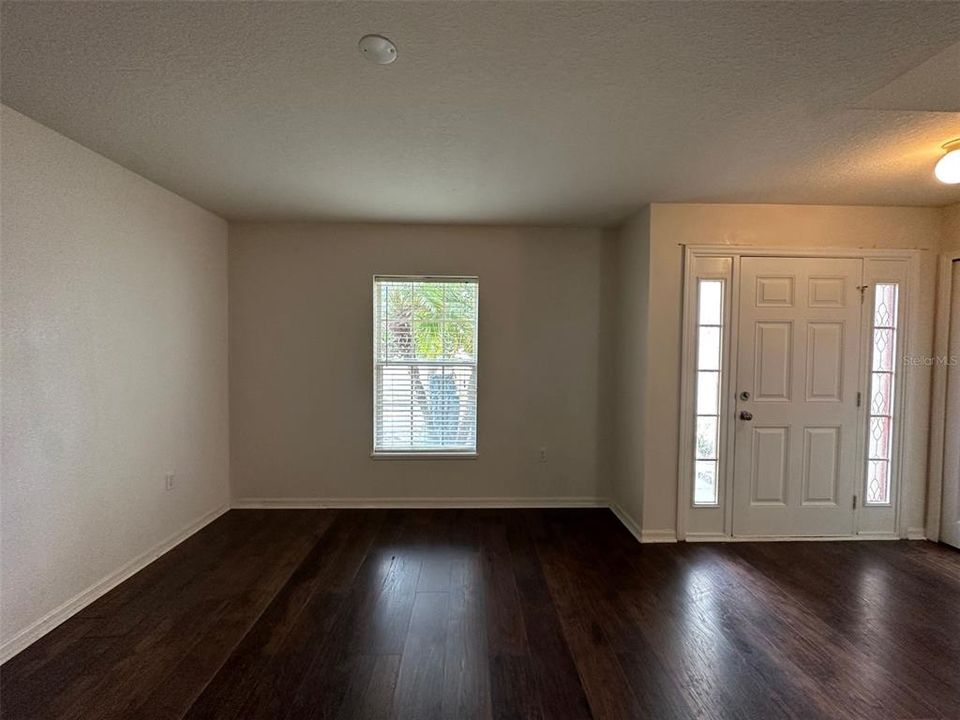 For Rent: $2,400 (4 beds, 2 baths, 2818 Square Feet)