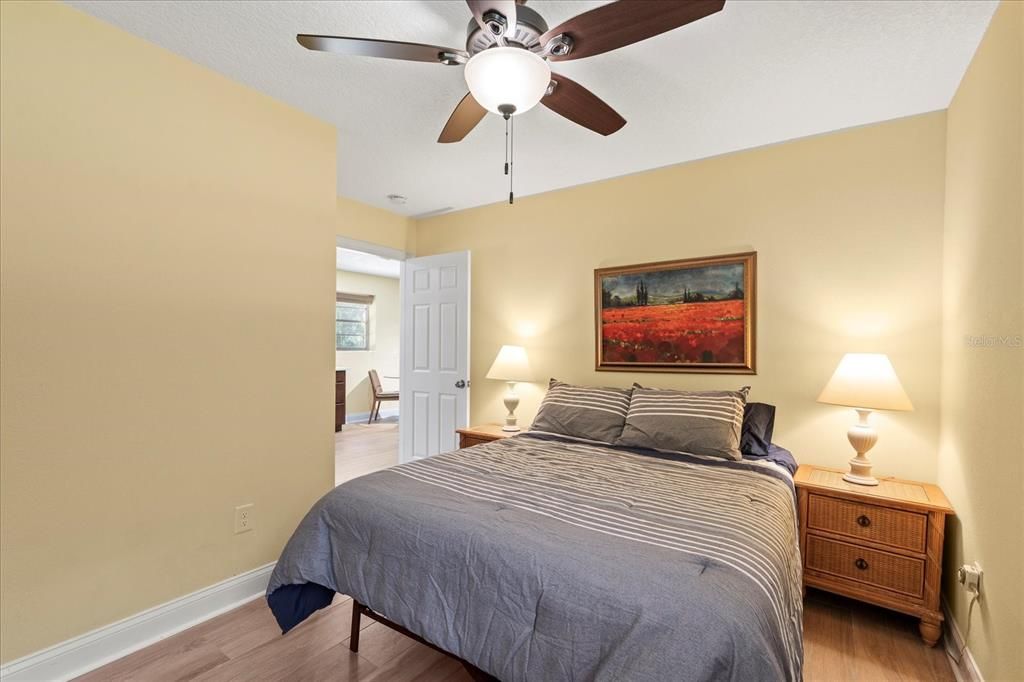 Active With Contract: $479,900 (2 beds, 2 baths, 984 Square Feet)