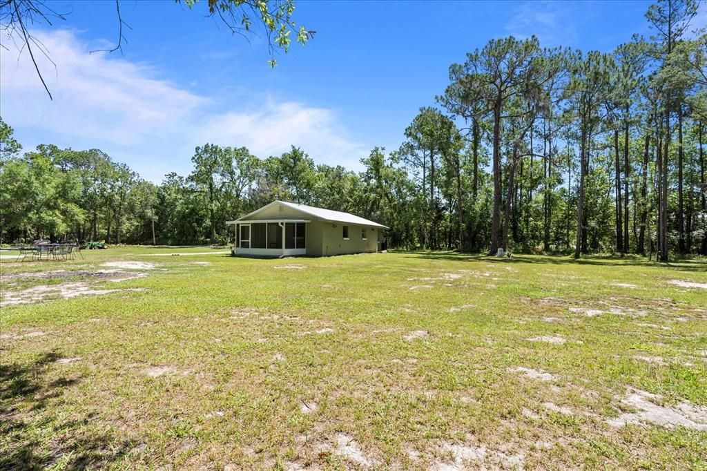 Active With Contract: $479,900 (2 beds, 2 baths, 984 Square Feet)