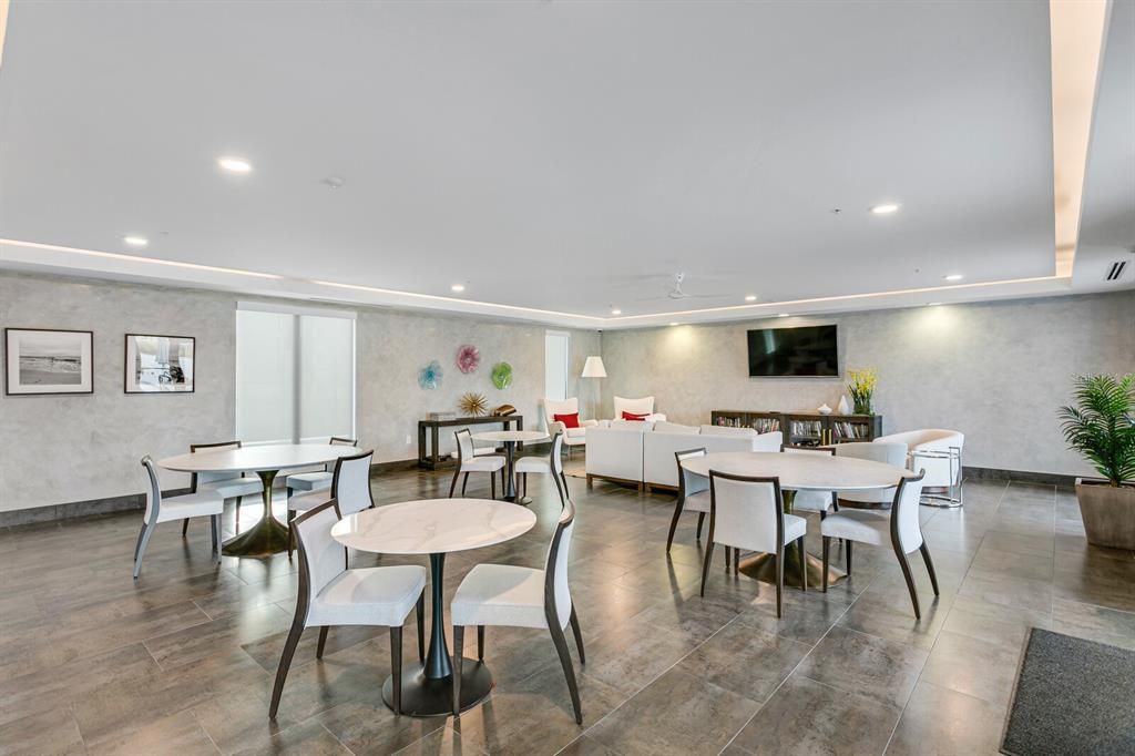 Active With Contract: $986,000 (2 beds, 2 baths, 1483 Square Feet)