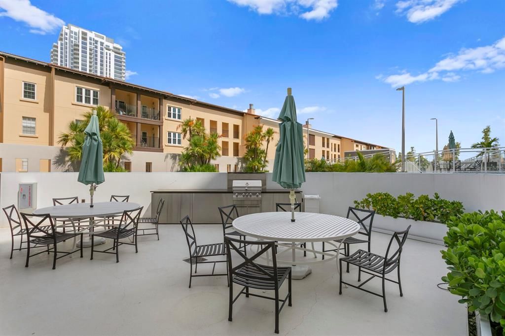 Active With Contract: $986,000 (2 beds, 2 baths, 1483 Square Feet)