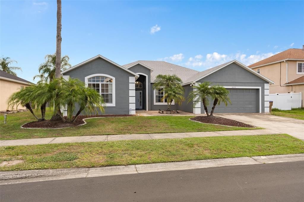 Active With Contract: $460,000 (4 beds, 3 baths, 2384 Square Feet)
