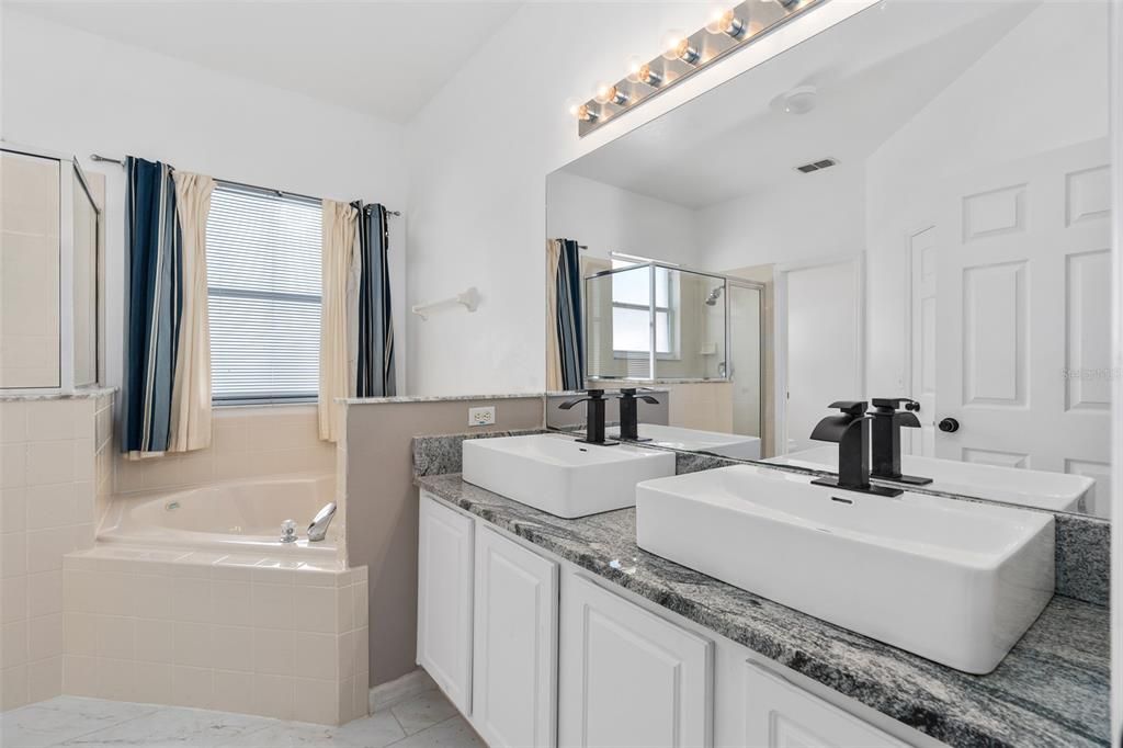 Active With Contract: $460,000 (4 beds, 3 baths, 2384 Square Feet)