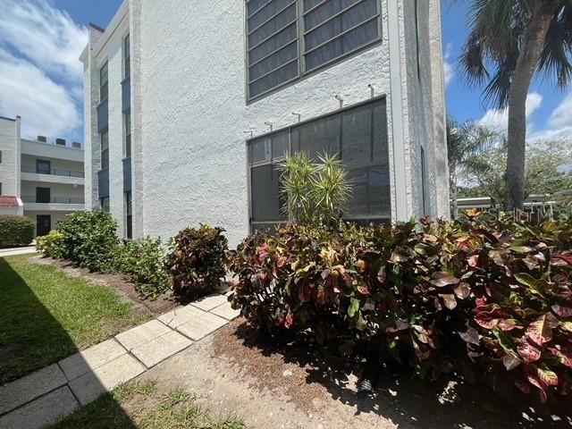 Recently Sold: $228,000 (2 beds, 2 baths, 966 Square Feet)