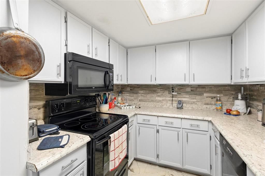 For Sale: $224,000 (2 beds, 2 baths, 1216 Square Feet)