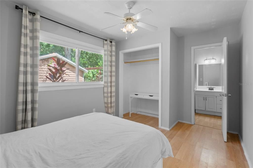 For Sale: $285,000 (2 beds, 1 baths, 795 Square Feet)