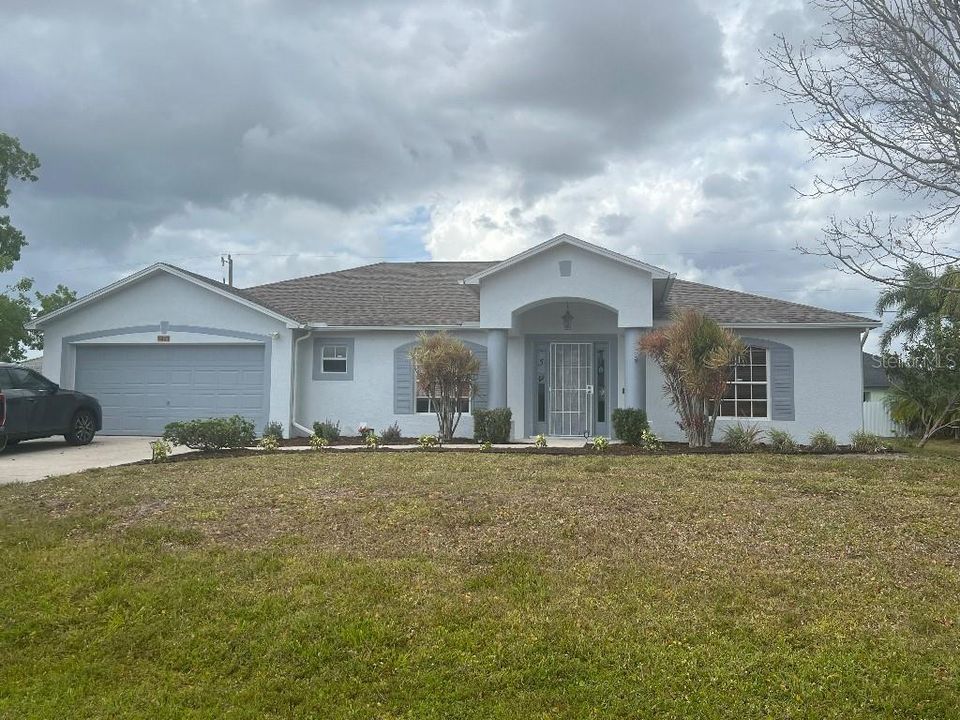 Active With Contract: $324,900 (3 beds, 2 baths, 1993 Square Feet)