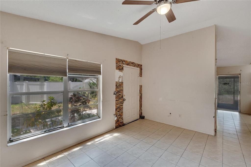 Active With Contract: $210,000 (3 beds, 1 baths, 1023 Square Feet)